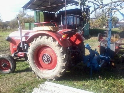OLDTIMER TRAKTOR HANOMAG R324S