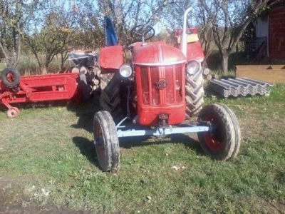 OLDTIMER TRAKTOR HANOMAG R324S