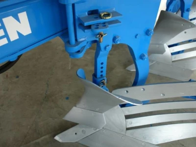 Lemken polunošeni plug okretač EuroDiamant