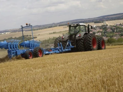 Lemken polunošeni plug okretač EuroTitan