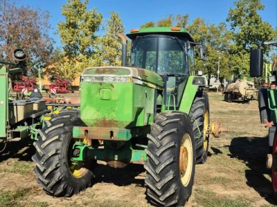 John Deere 4755