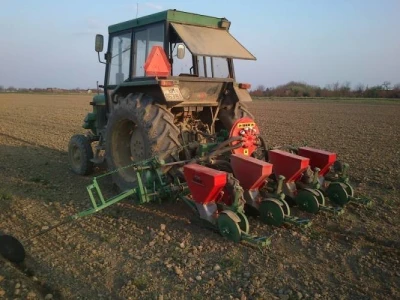 Trakotor John Deere 2130