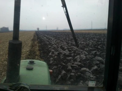 Trakotor John Deere 2130