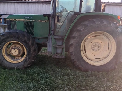 John Deere 6400