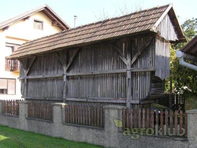 Čardak drveni ukrasni prodajem!