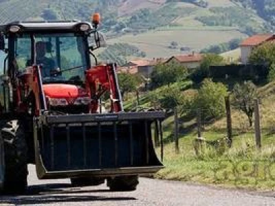 Massey Ferguson prednji utovarivač MF 906 Utility