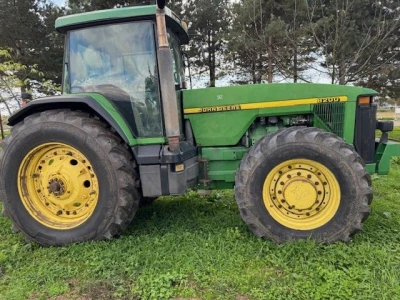 John Deere 8200