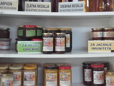 Bogata ponuda meda na OPG Božić