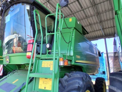 John Deere T550