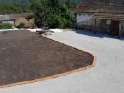 Poljoprivredno imanje 45.000 ili 60.000 m2 sa gradevinskim dijelom, sumom, bunarom i potokom