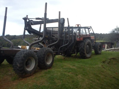 traktor zetor crystal 160 ks+šumska prikolica sa utovarivačem + snježna ralica