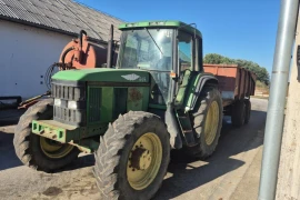John Deere 6910