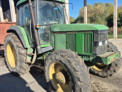 John Deere 6910
