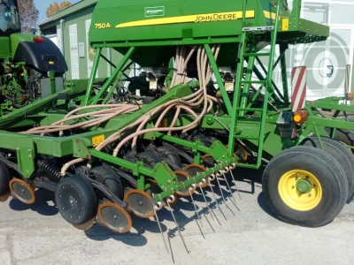 John Deere 750A