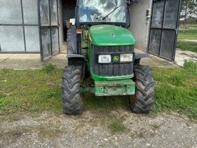John Deere 5515F