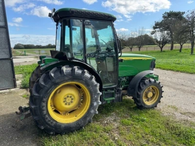 John Deere 5515F
