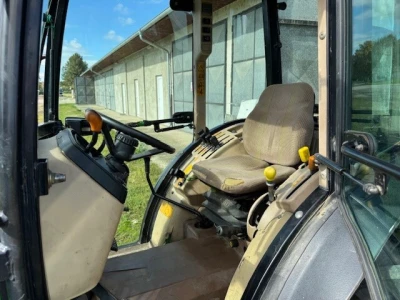 John Deere 5515F