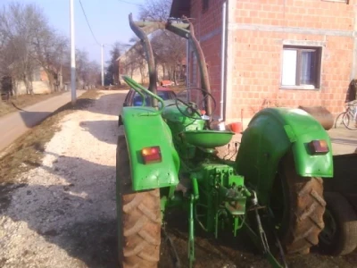 Traktor deutz D30 s prednjim utovarivačem