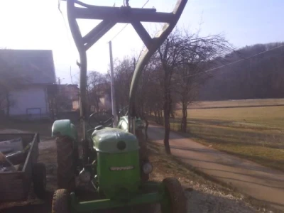 Traktor deutz D30 s prednjim utovarivačem