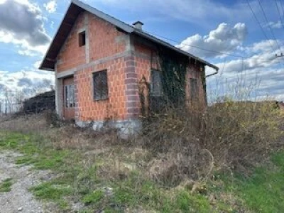 60000m2 poljoprivrednog zemljišta + šuma+Kuća