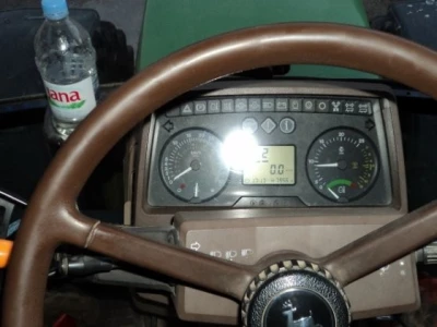 John Deere 6910