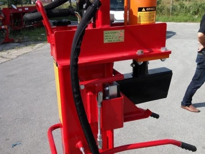 CJEPAČ DRVA NA TRAKTOR 22T - kardanski za metrice