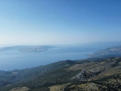 Poljoprivredno i gradjevinsko zemljiste, pogled na more, ispod cijene 1/1 Senj