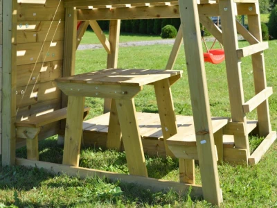 J8 Dječji toranj s toboganom, pješčanikom, klupom za piknik i jednom ljuljačkom