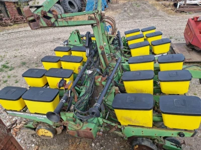 Sijačica John Deere 1760/12
