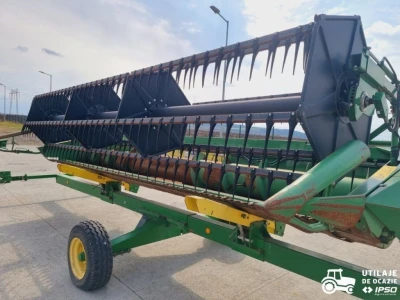 John Deere 319R