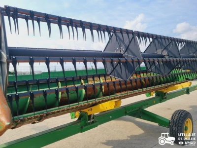 John Deere 319R