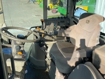 John Deere 6120M