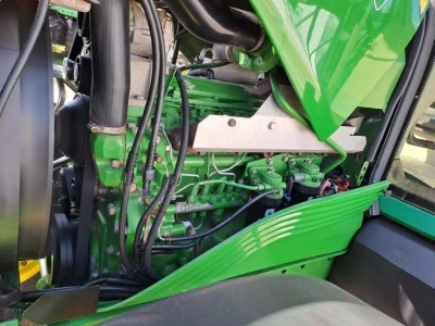 John Deere 6520