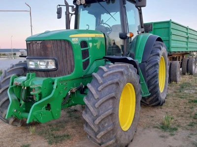 John Deere 6830