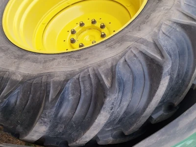 John Deere 6830