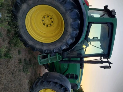 John Deere 6830