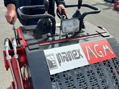 Mini utovarivač AGM