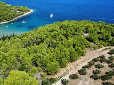 Poljoprivedno zemljište 11.120 m2 - Lovrečina (Brač)