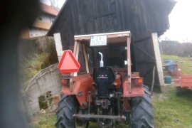 Prodaja polovni Traktor FIAT 1982 god.sa kabinom i nove gume dupla vuca registriran
