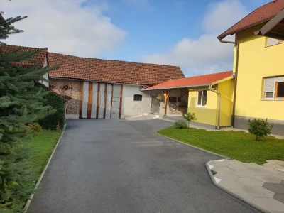 Prodajem kuću u Pakracu s imanjem (voćnjak)