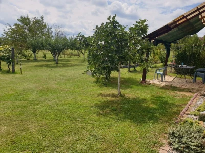 Prodajem kuću u Pakracu s imanjem (voćnjak)