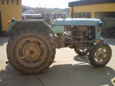 Prodajem traktor Rakovica
