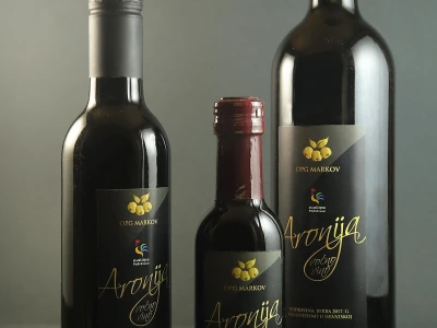 Prodajemo voćno vino od aronije