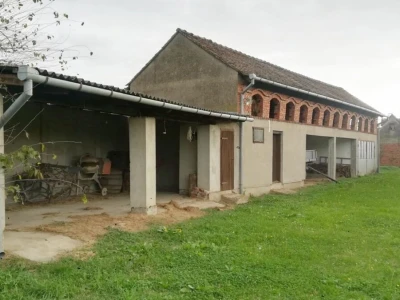 SLAVONSKI BROD - Zadubravlje kuća i poljoprivredno zemljište