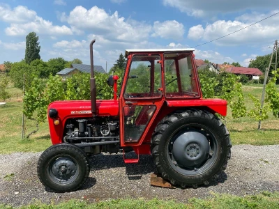 Traktor IMT 533 s kabinom