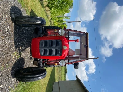 Traktor IMT 533 s kabinom