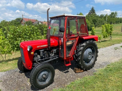 Traktor IMT 533 s kabinom