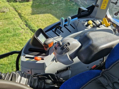 Traktor NEW HOLLAND 6050