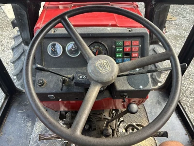Traktor UNIVERSAL UTB 453 DT 4x4 + PREDNJI UTOVARIVAČ + Malčer