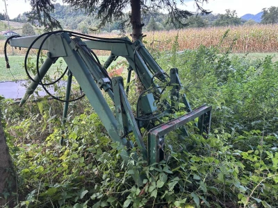 Traktor UNIVERSAL UTB 453 DT 4x4 + PREDNJI UTOVARIVAČ + Malčer